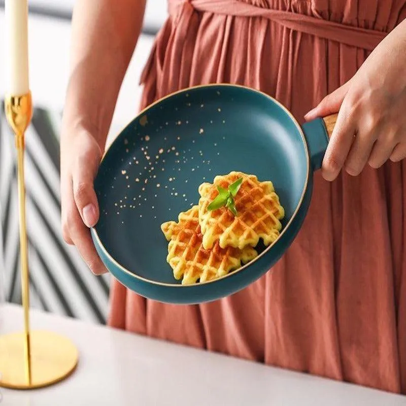 Round Ceramic Pan with Wooden Handle